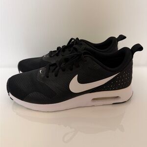 Nike Air Max Women’s Size 9